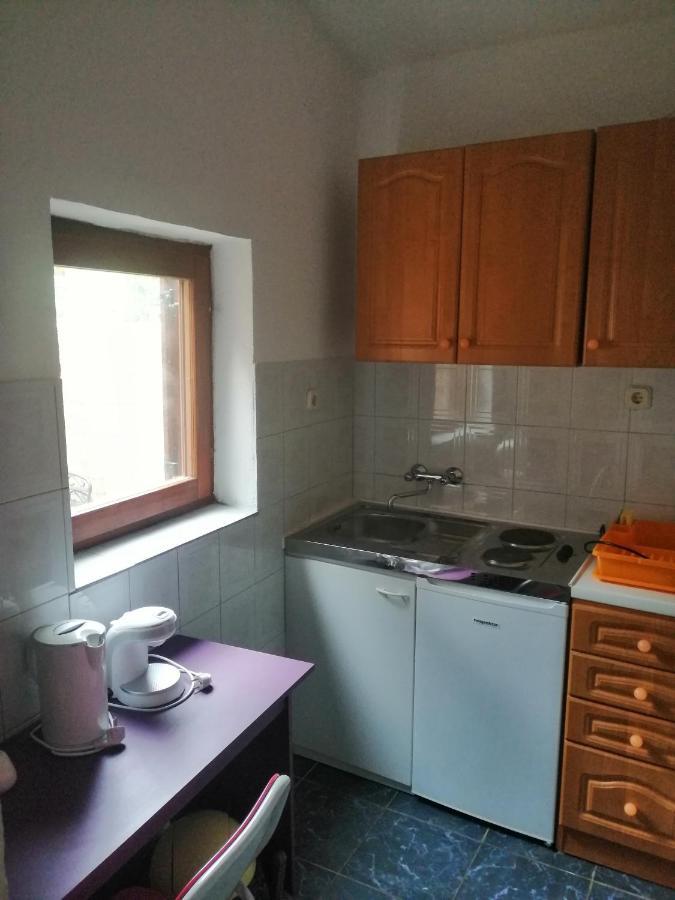 Apartments Elena & Damir 비스 외부 사진