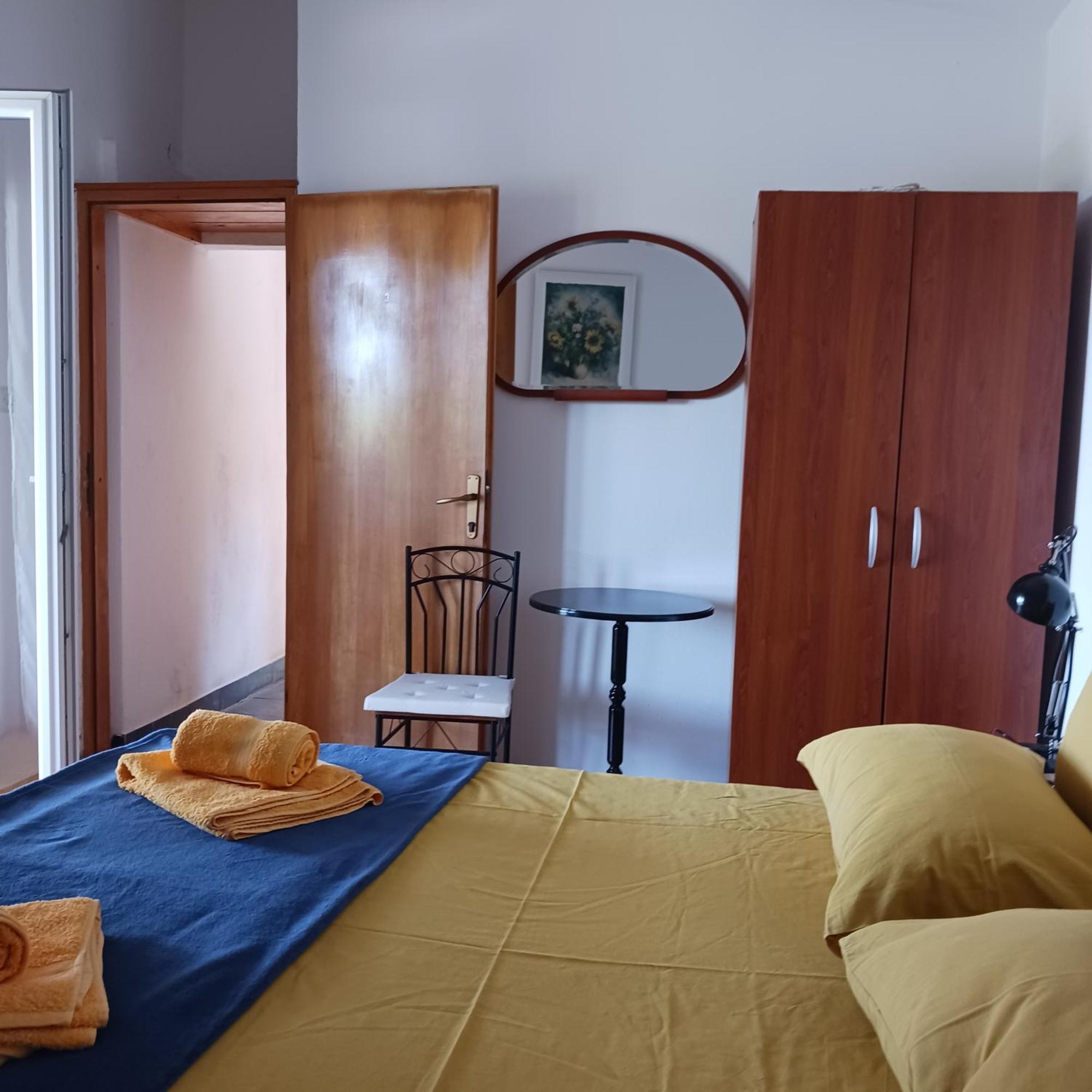 Apartments Elena & Damir 비스 외부 사진