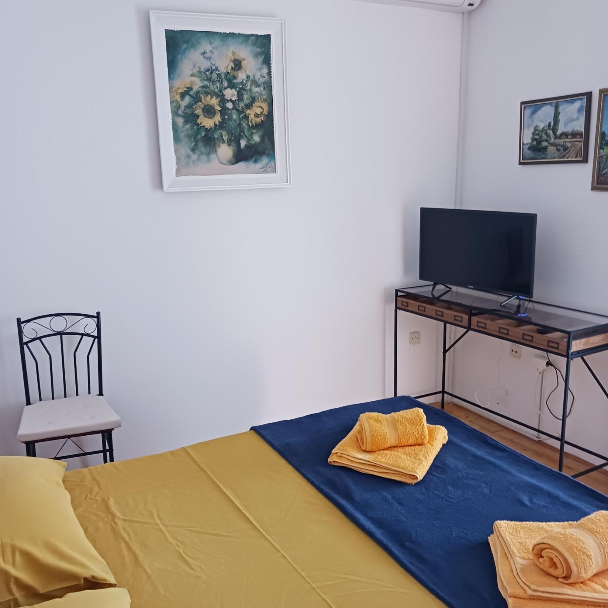 Apartments Elena & Damir 비스 외부 사진