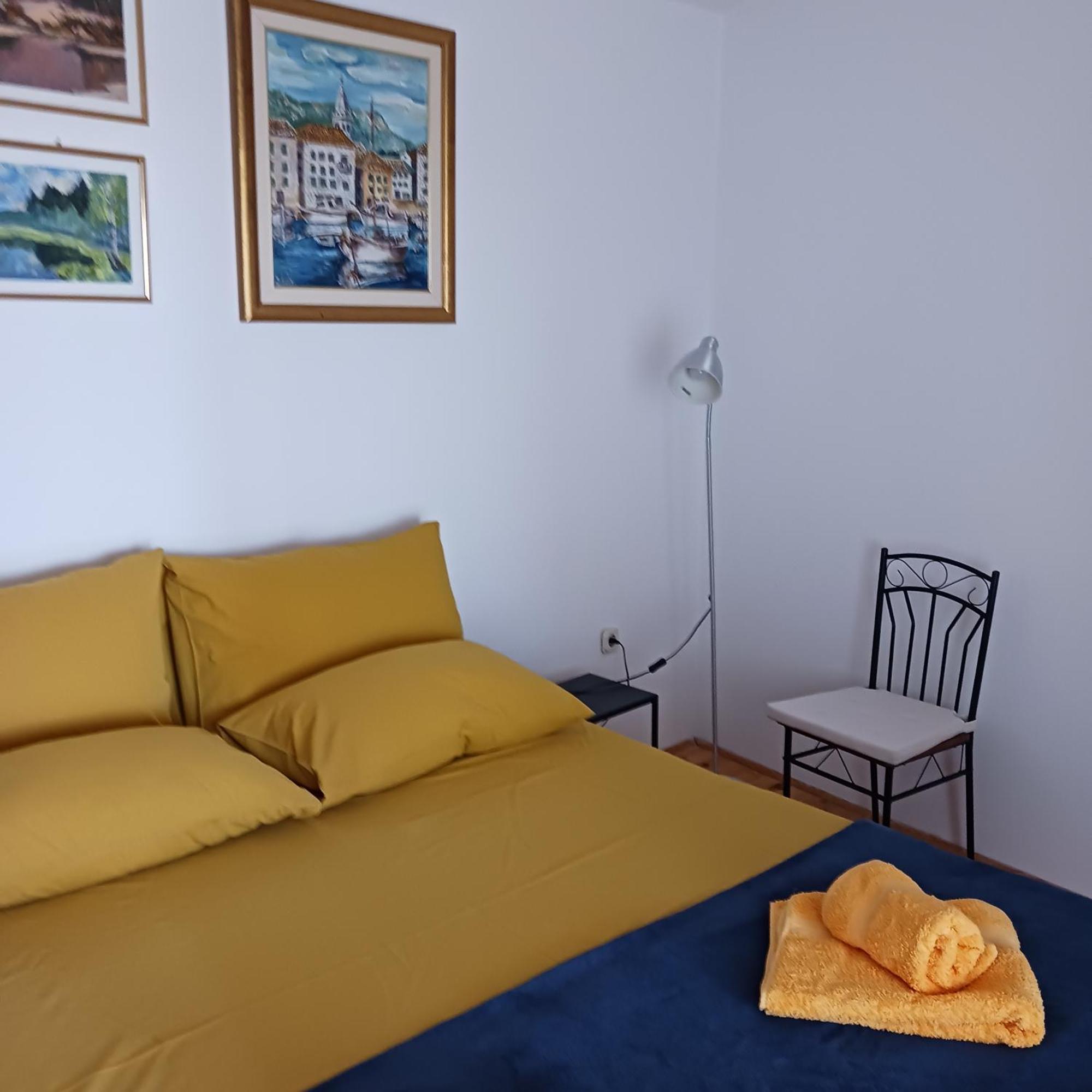 Apartments Elena & Damir 비스 외부 사진